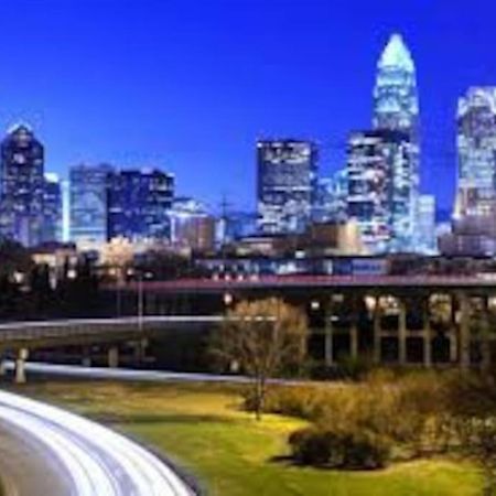 Cozy 2 Bedroom Duplex In Charlotte, Jacuzzi, Sleeps 6 Plus 2 Exterior foto