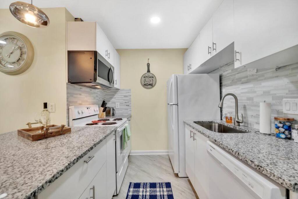 Cozy 2 Bedroom Duplex In Charlotte, Jacuzzi, Sleeps 6 Plus 2 Exterior foto