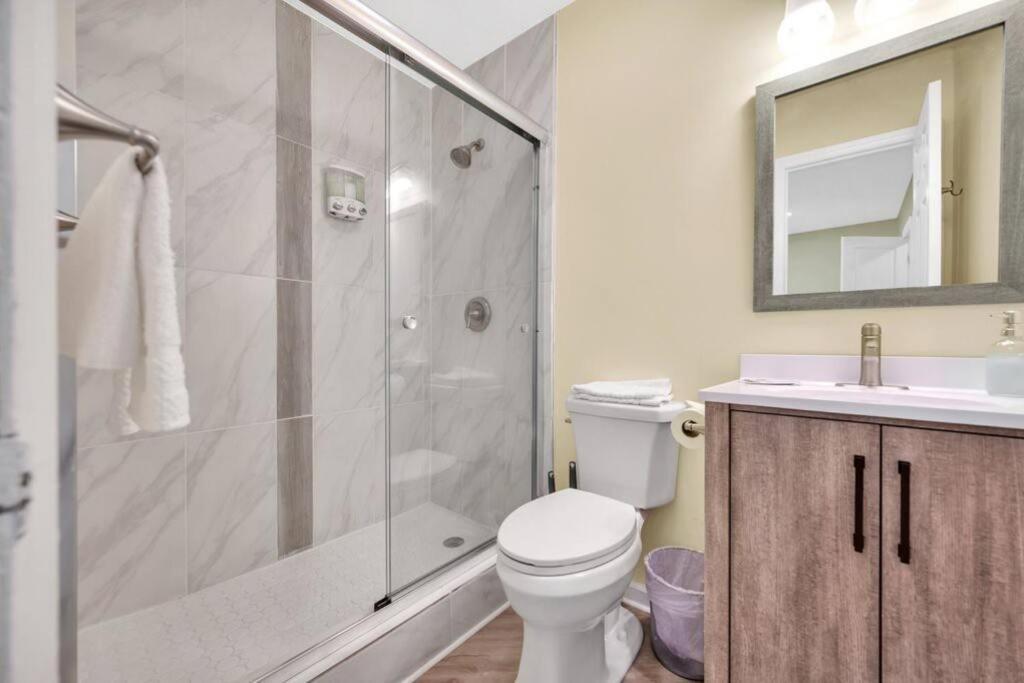 Cozy 2 Bedroom Duplex In Charlotte, Jacuzzi, Sleeps 6 Plus 2 Exterior foto