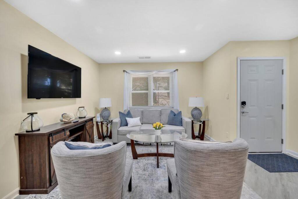 Cozy 2 Bedroom Duplex In Charlotte, Jacuzzi, Sleeps 6 Plus 2 Exterior foto