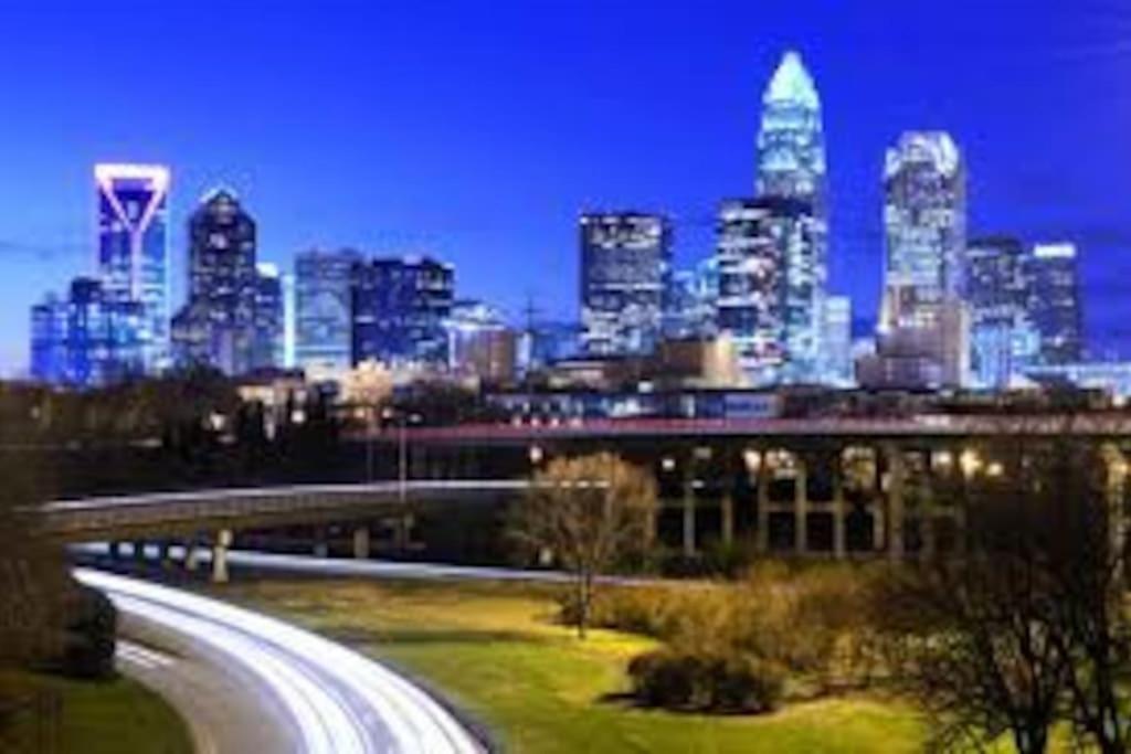 Cozy 2 Bedroom Duplex In Charlotte, Jacuzzi, Sleeps 6 Plus 2 Exterior foto